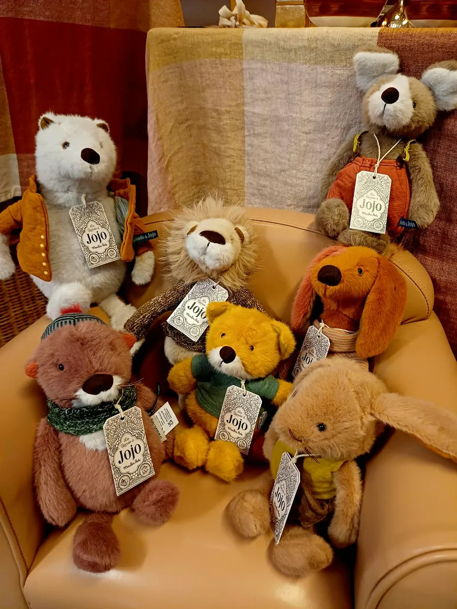 Les peluches Jojo de Moulin Roty, installées en boutique